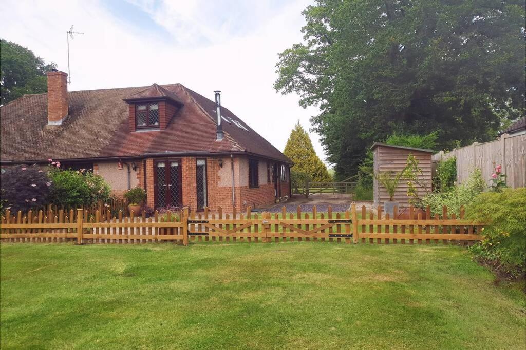 Ashwood Holiday Cottage. آشفورد المظهر الخارجي الصورة